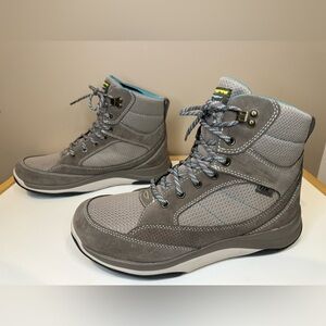 L.L.Bean Snow Sneakers 4 Mid Lace-Up Grey Hiking Boots Women’s Size 10